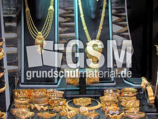 366 arabischer Goldschmuck.JPG